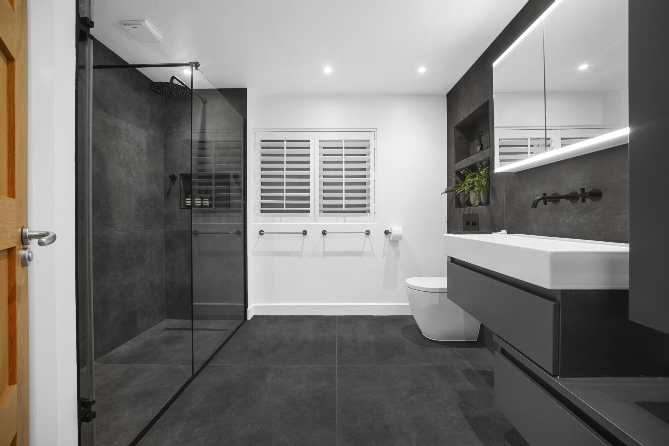 Professional Bathroom Design Versus a Free Showroom Design